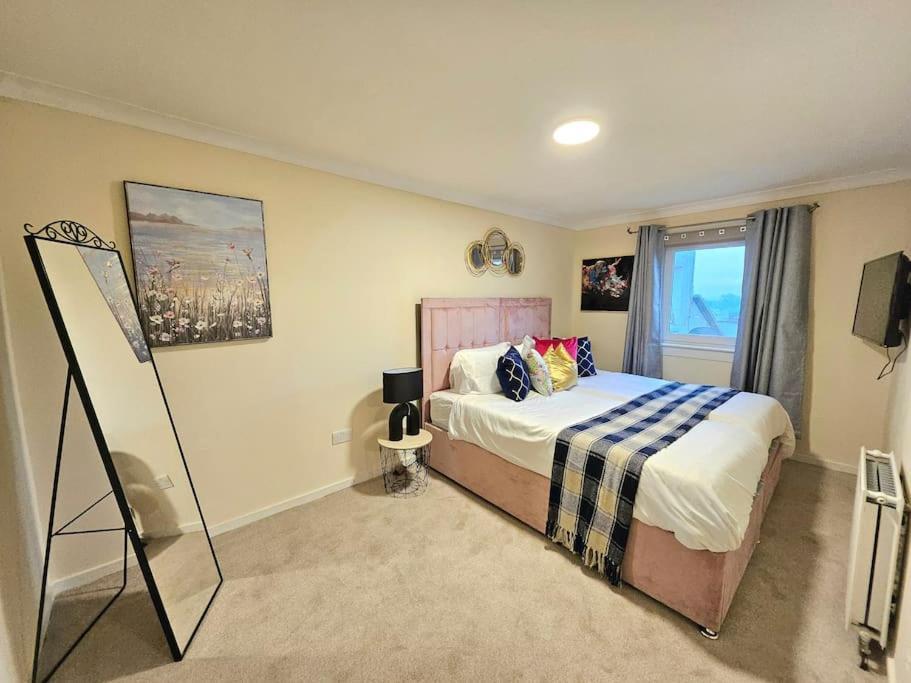 Apartment 4 Bed House With 6 Beds EDI