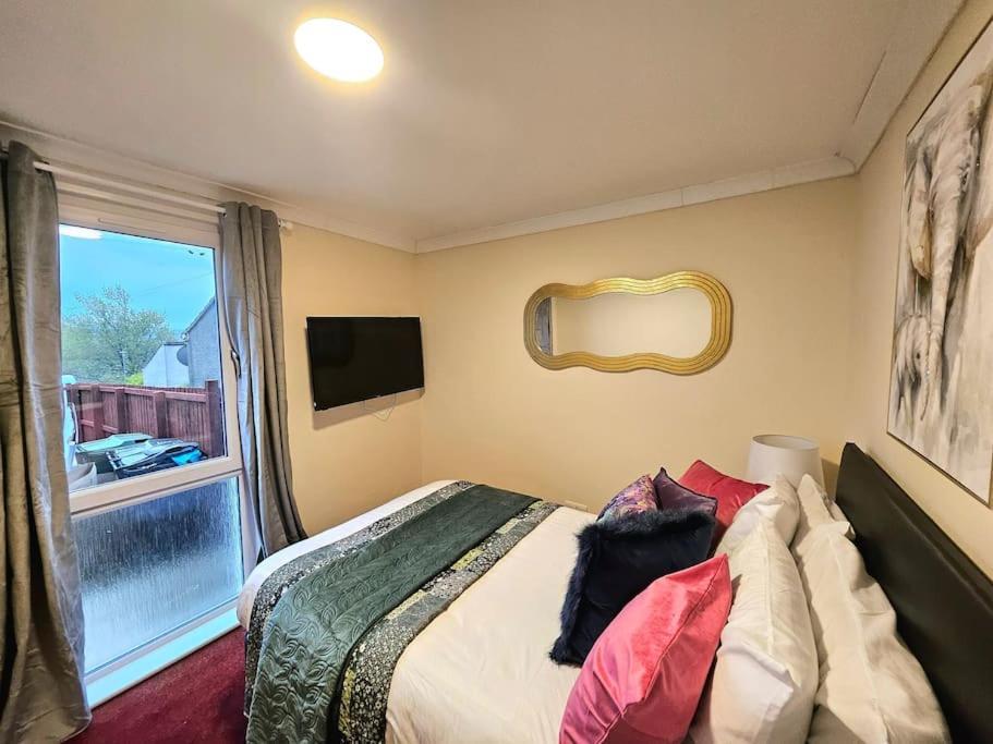 4 Bed House With 6 Beds * EDI